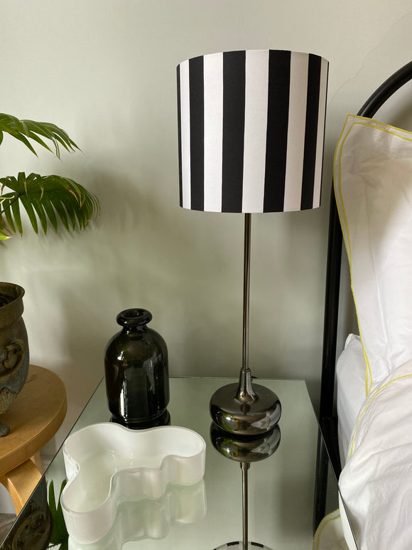 Single-sided black & white vertical stripe print lampshade